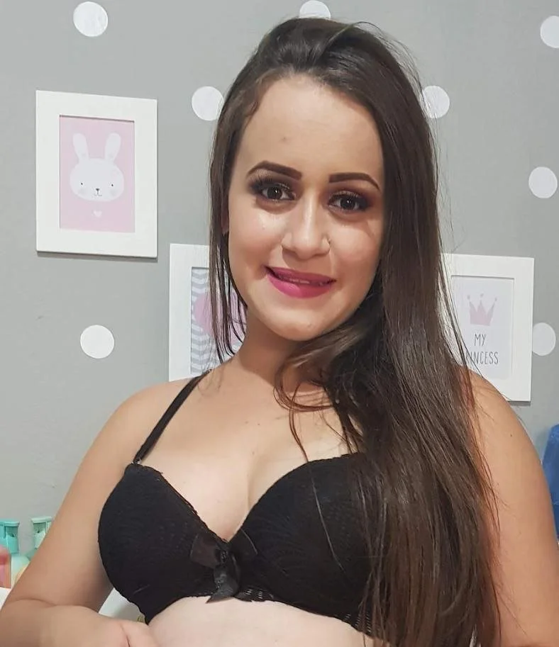 Esposa gordinha trocando de roupa image 2