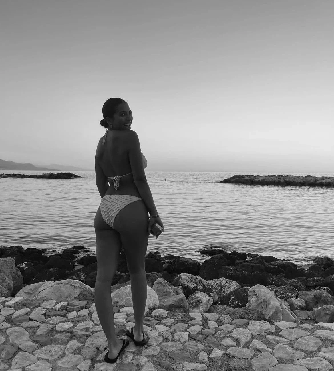 Thick tan slut wants to drain your cock main image