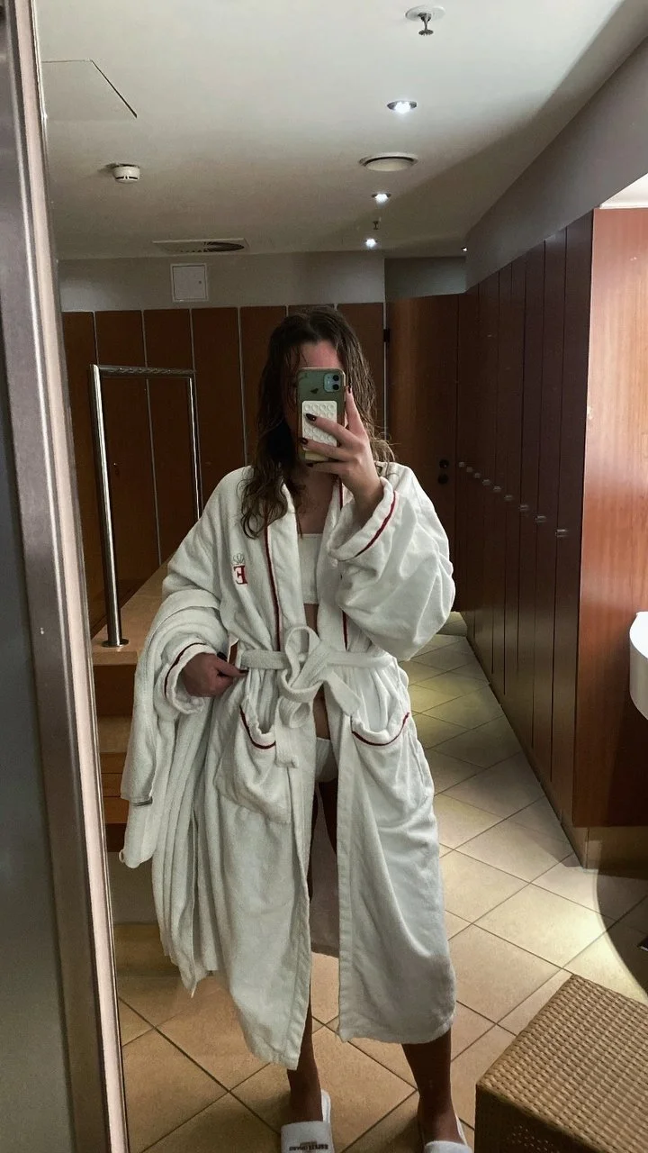 Stunning German teen slut Anna image 4