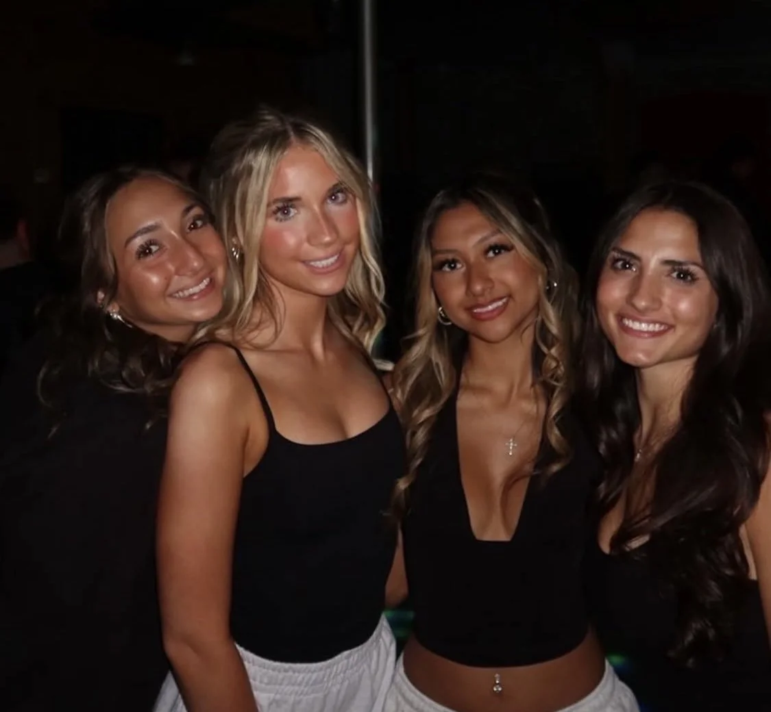 Three sluts shaking ass for people to jerk off to them! image 5