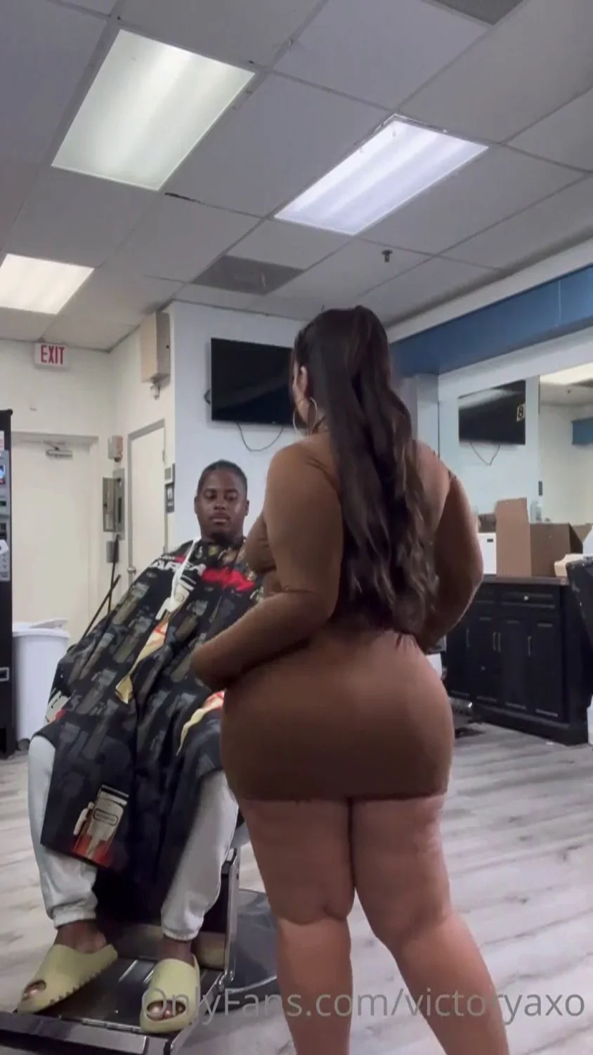 Bro gets a haircut and free pussy 😍 image 6