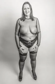 Rachel - UK Buxom Gilf - Big Tits & A Smile image 11