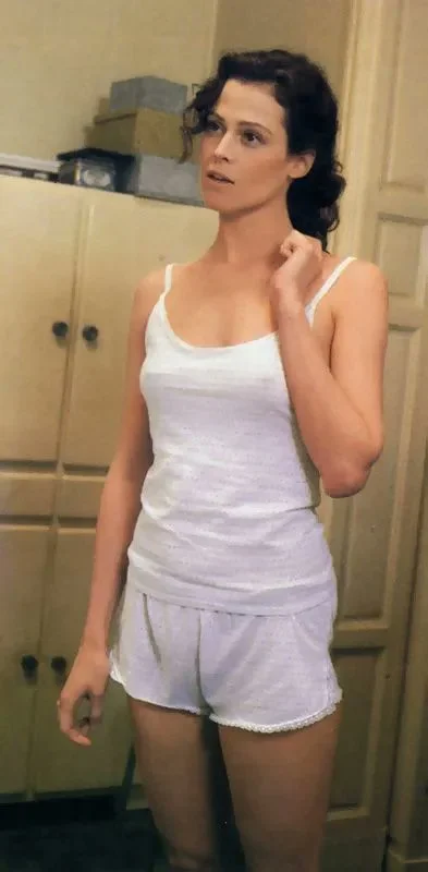 Who love sigourney weaver dm me image 19