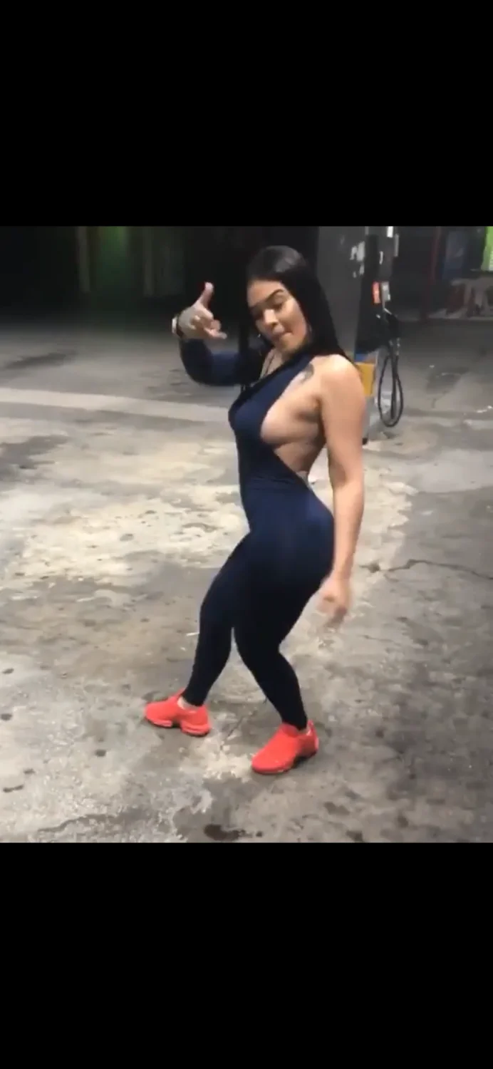 Sexy Latina dancing at gas station 🥵⛽️🔥 image 5
