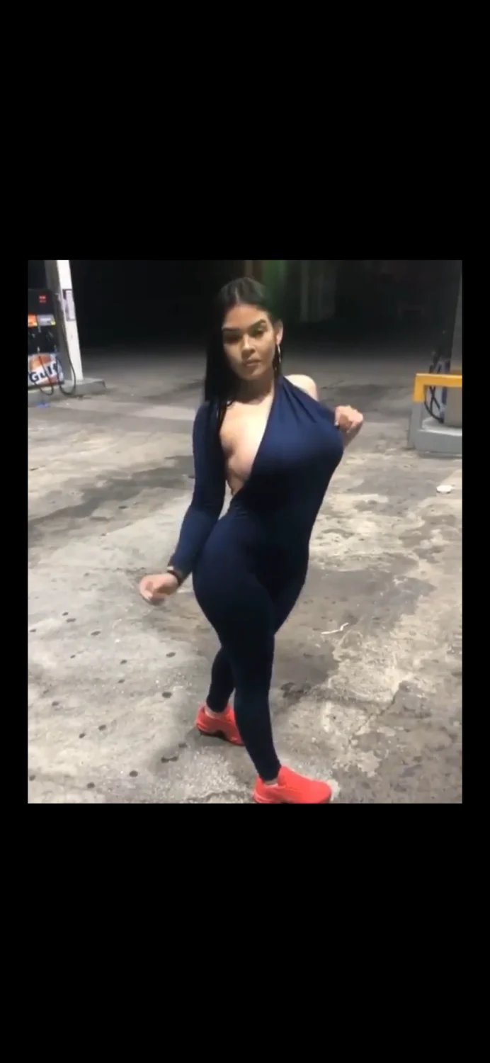 Sexy Latina dancing at gas station 🥵⛽️🔥 image 6