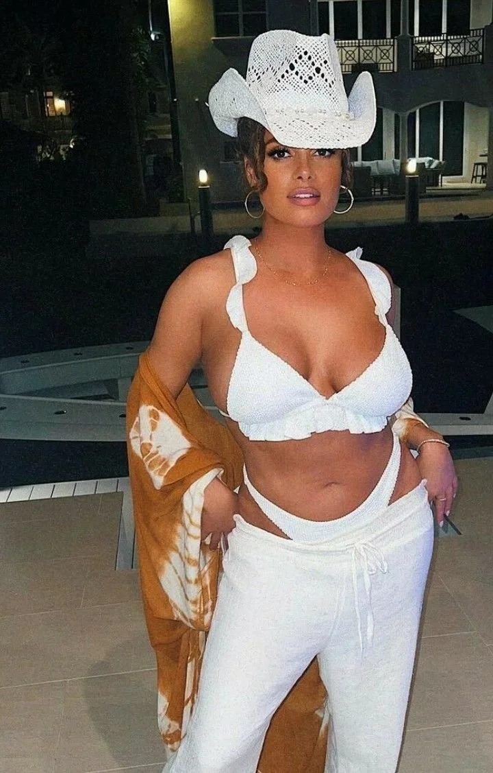 Joy Taylor ⛱️ image 21