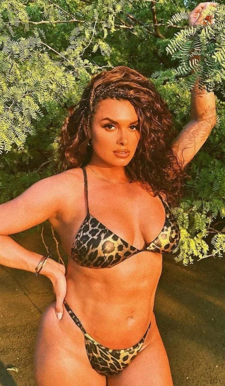 Joy Taylor ⛱️ image 25