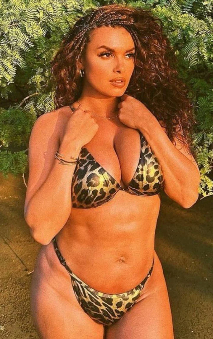 Joy Taylor ⛱️ image 26