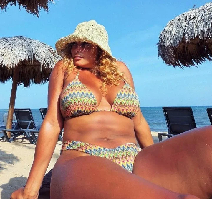 Joy Taylor ⛱️ image 4