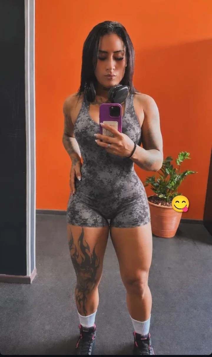 Vagabunda gostosa de academia image 2