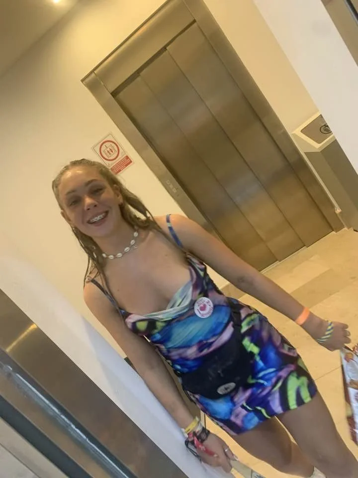 20 year old uk Pawg Esme leaked image 2