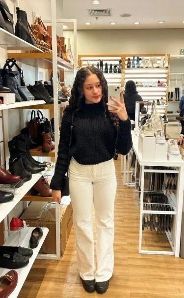 Novinha branquinha cacheada se masturbando pro ex rica jovem gostosa putinha siririca solo vazados main image