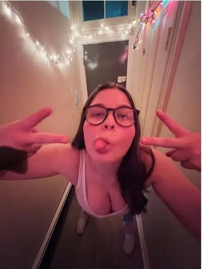 What do you think about Gabby 22yo ? cover image