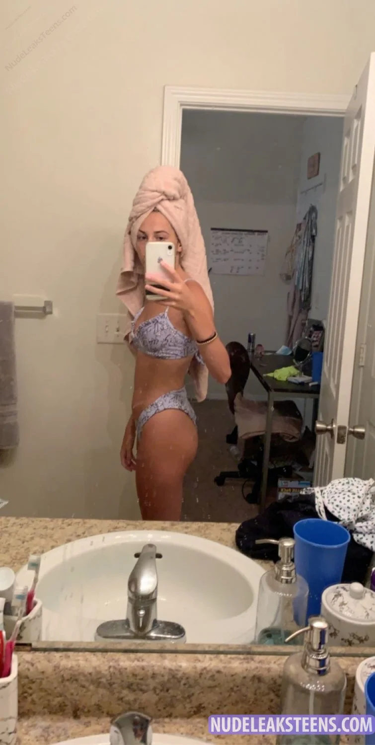 Lily R. image 22