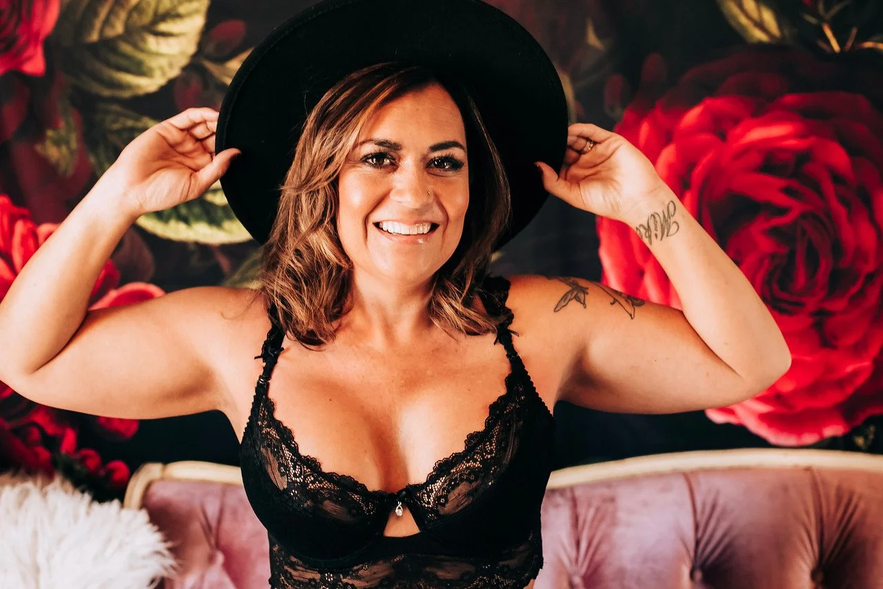 Spanish MILF Boudoir image 4