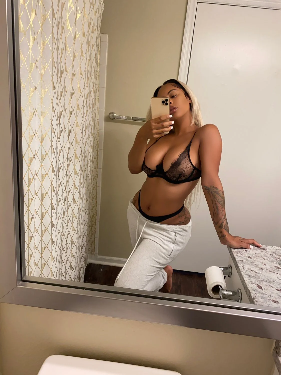 Alexis Skyy image 10