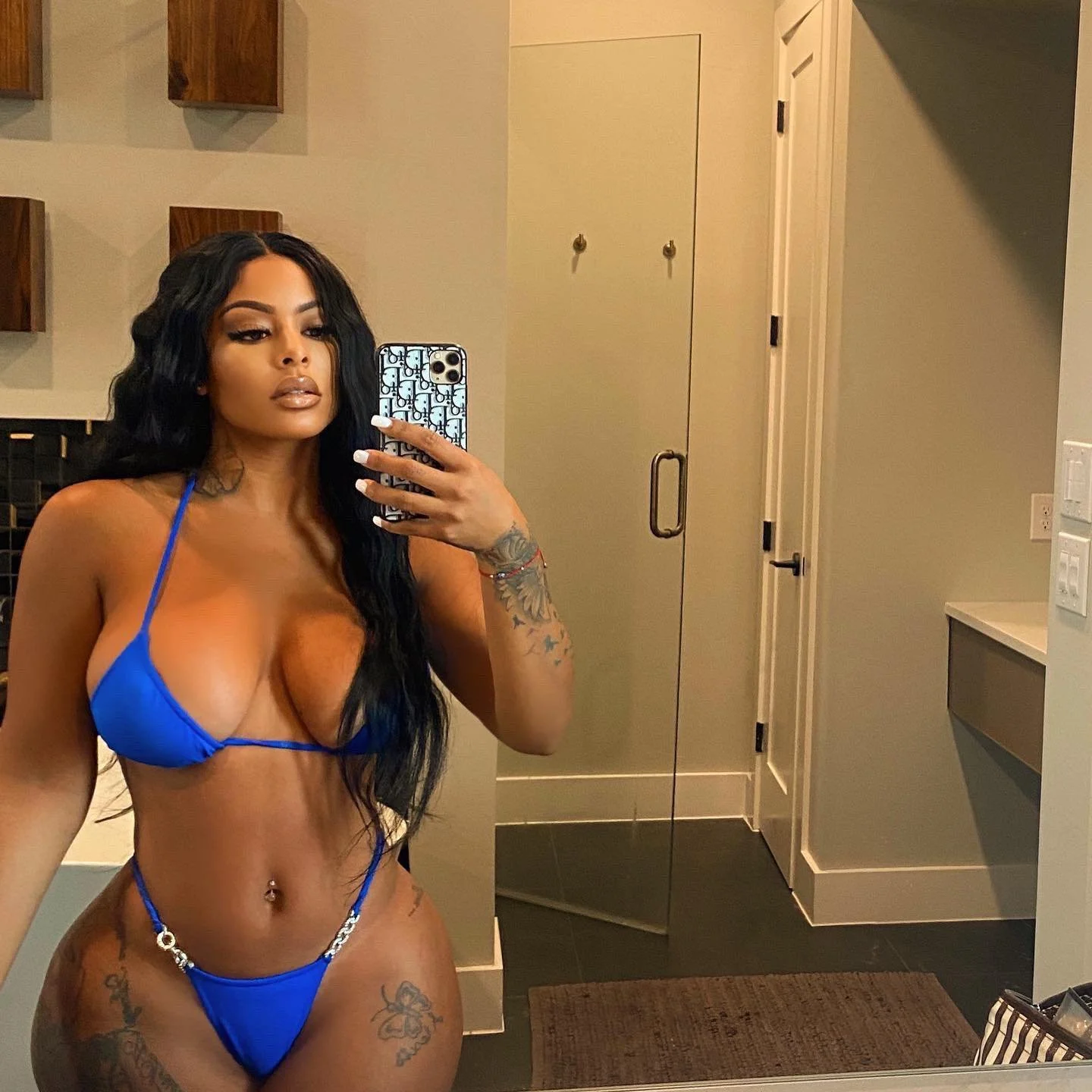 Alexis Skyy image 24