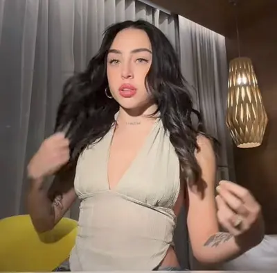 Artista argentina - nicki nicole se desnuda y no apaga cámara - filtrada 😈🔥🔥 cover image