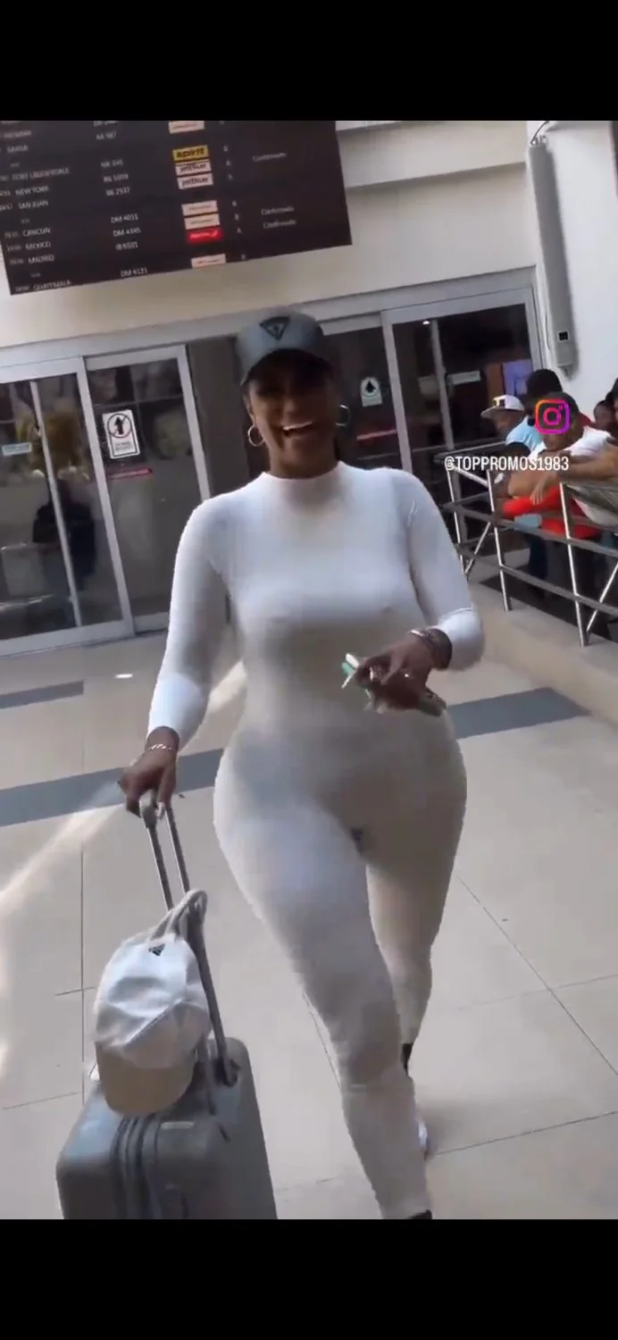 Sexy hot milf in catsuit leggings 🥵 image 2