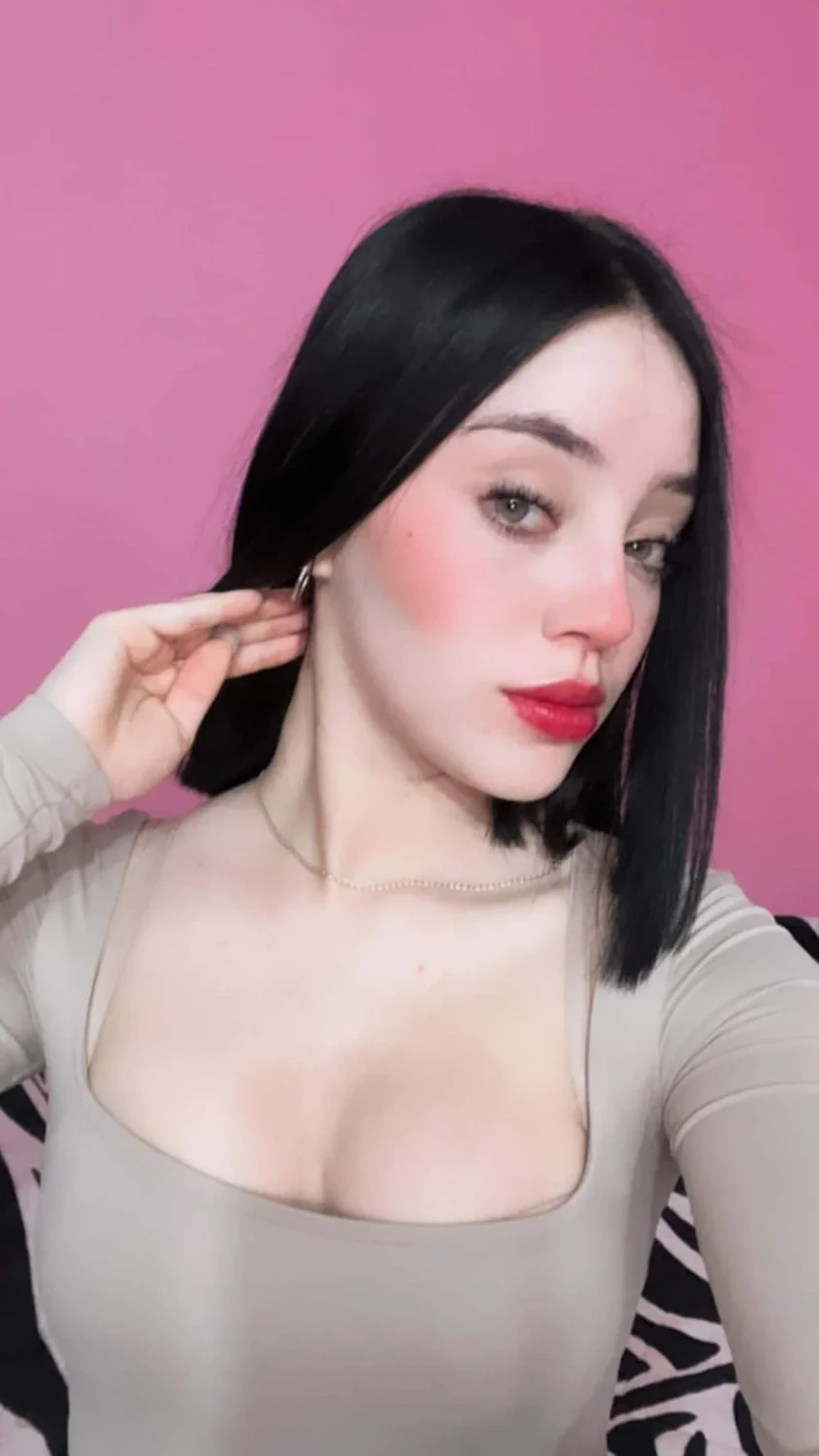 Hermosa Flaca blanquita sexy culona sabrosa coño rosadita piel de leche nudes image 2