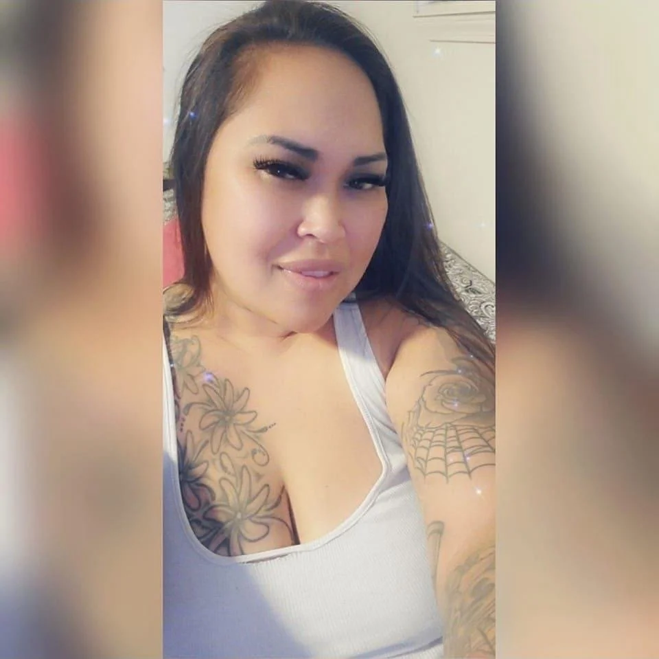 Beautiful Hawaiian milf loves to play with her self. image 18