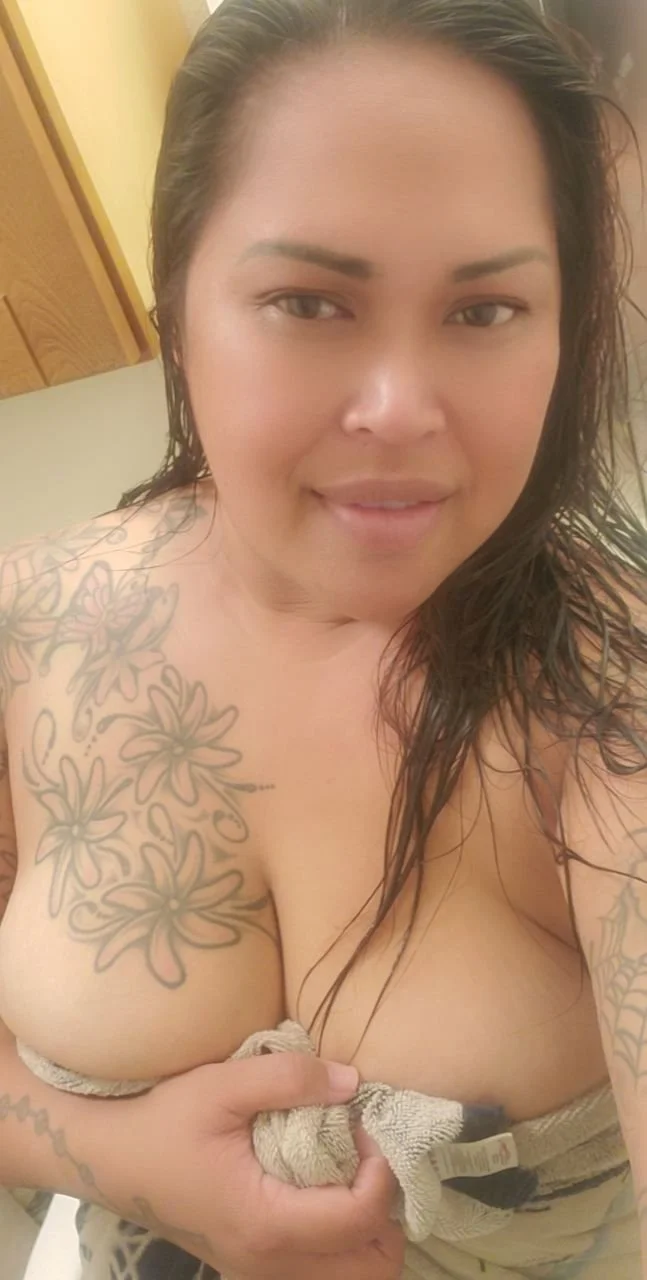 Beautiful Hawaiian milf loves to play with her self. image 22