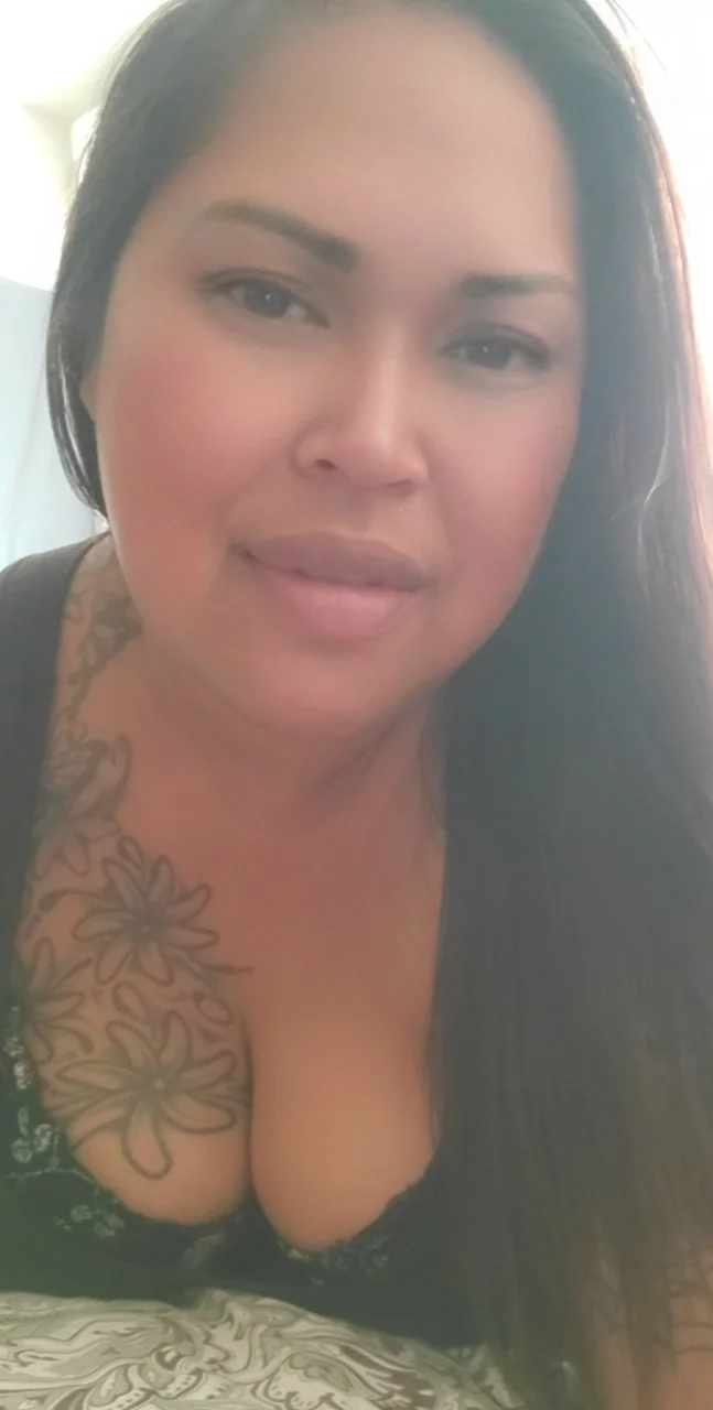 Beautiful Hawaiian milf loves to play with her self. image 30