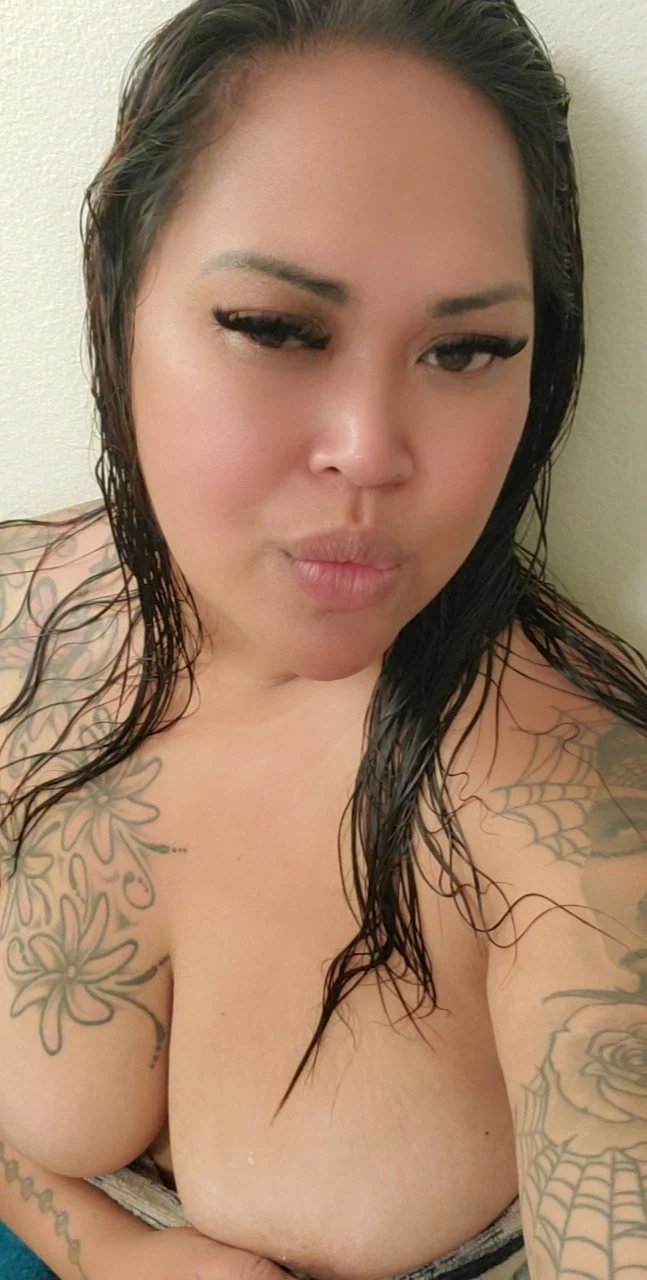 Beautiful Hawaiian milf loves to play with her self. image 34