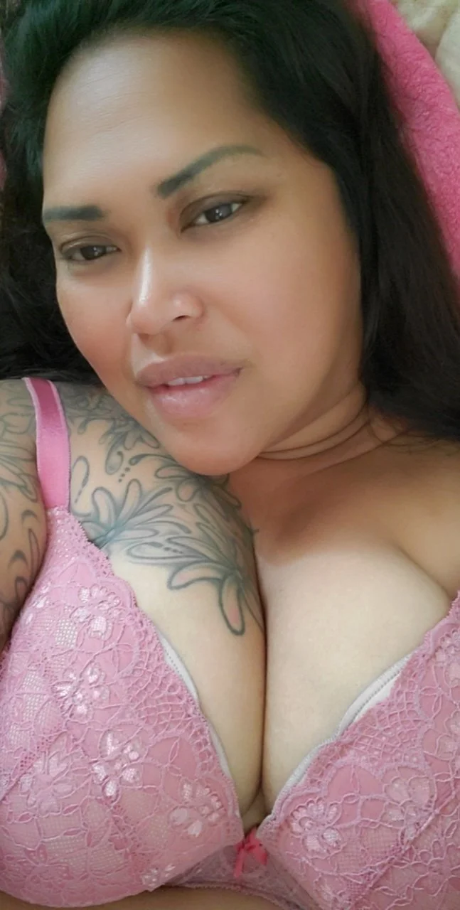 Beautiful Hawaiian milf loves to play with her self. image 35