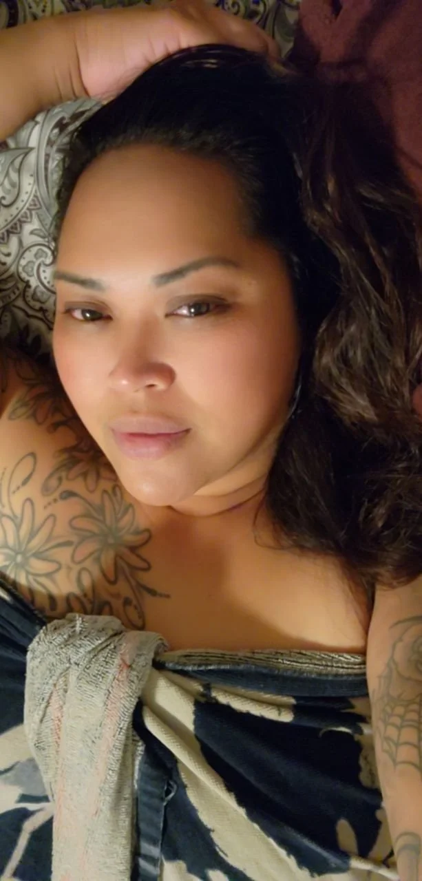 Beautiful Hawaiian milf loves to play with her self. image 36