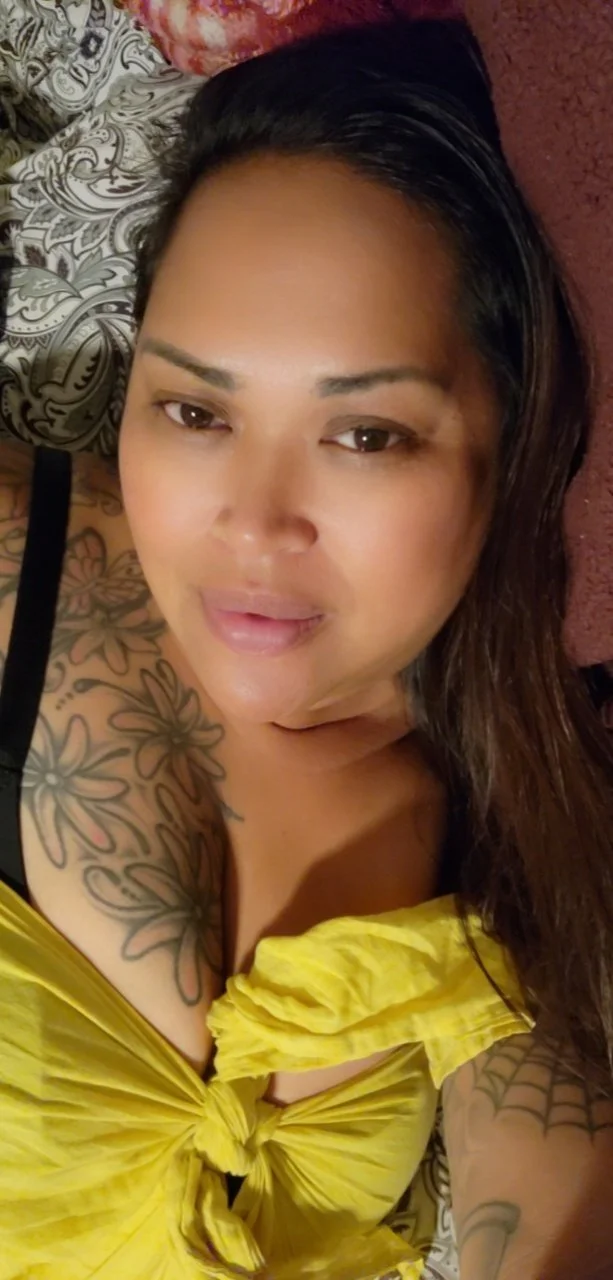 Beautiful Hawaiian milf loves to play with her self. image 37