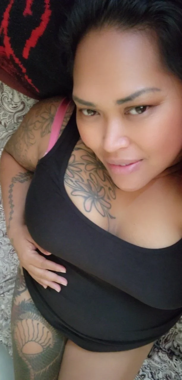 Beautiful Hawaiian milf loves to play with her self. image 38