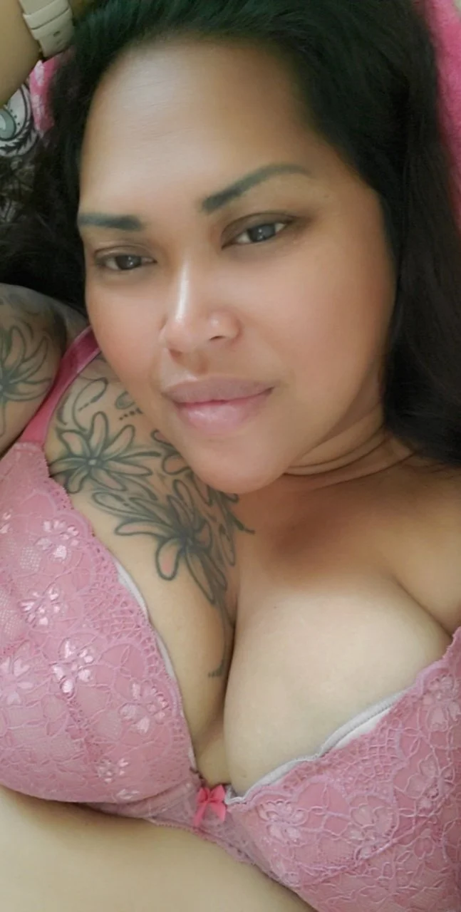 Beautiful Hawaiian milf loves to play with her self. image 39