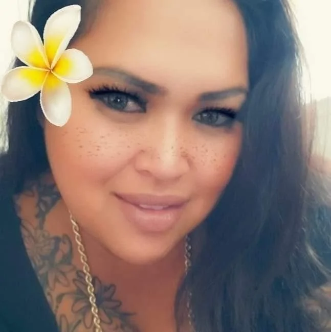 Beautiful Hawaiian milf loves to play with her self. image 8