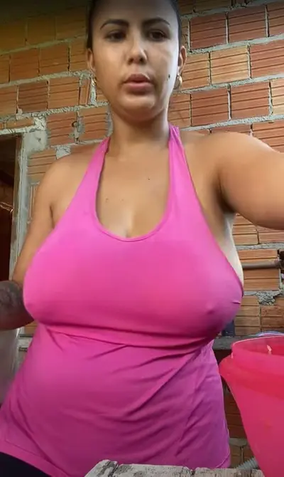 Peituda brasileira delicia no banho cover image