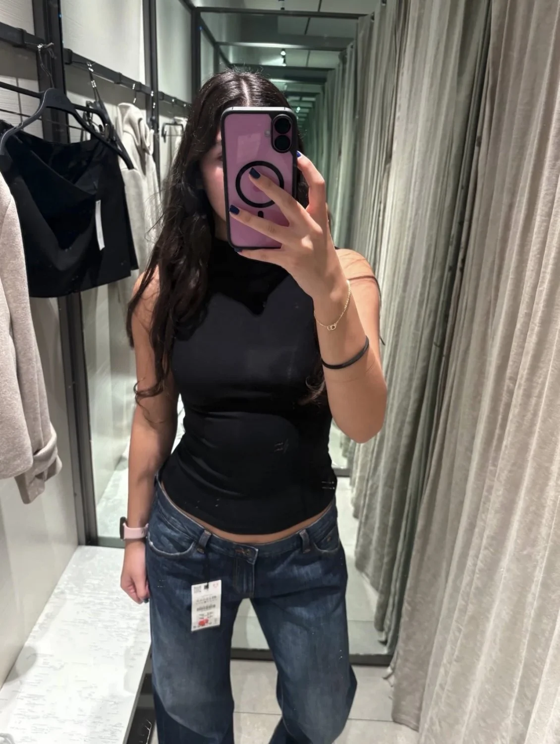 Petite Latina image 2