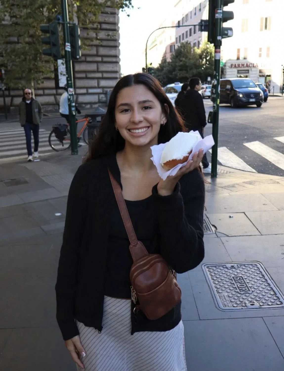 Petite Latina image 4