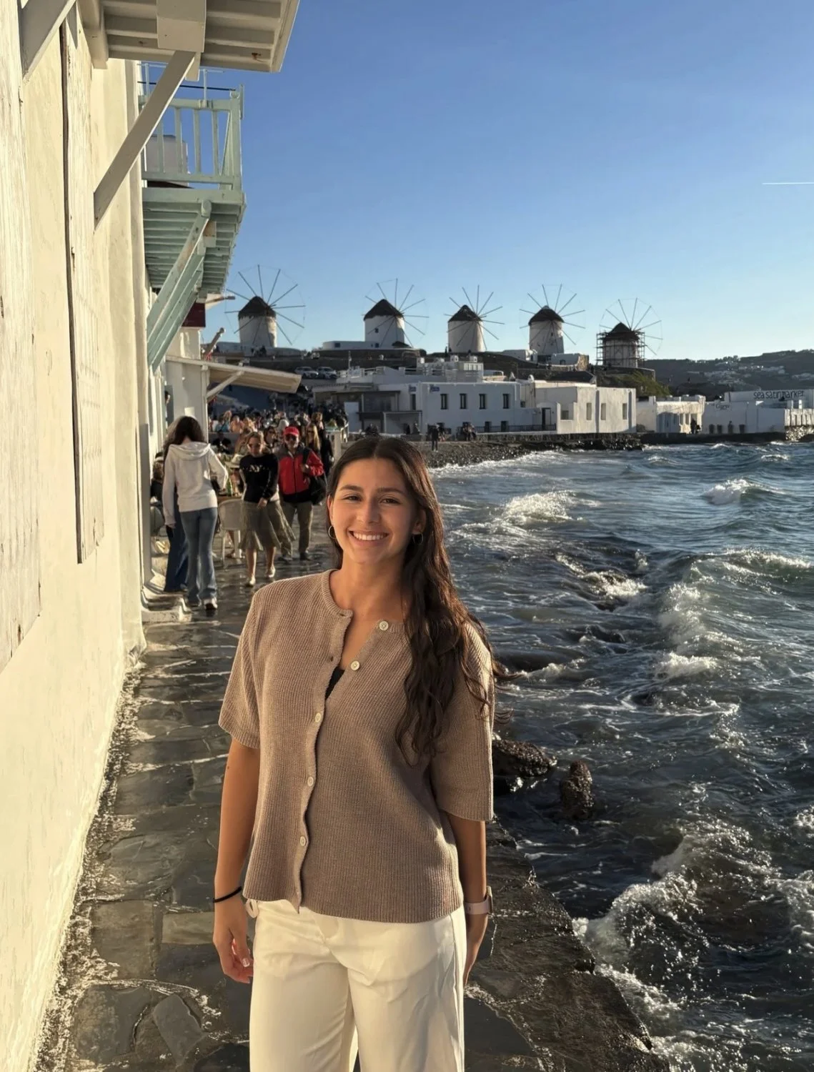 Petite Latina image 5