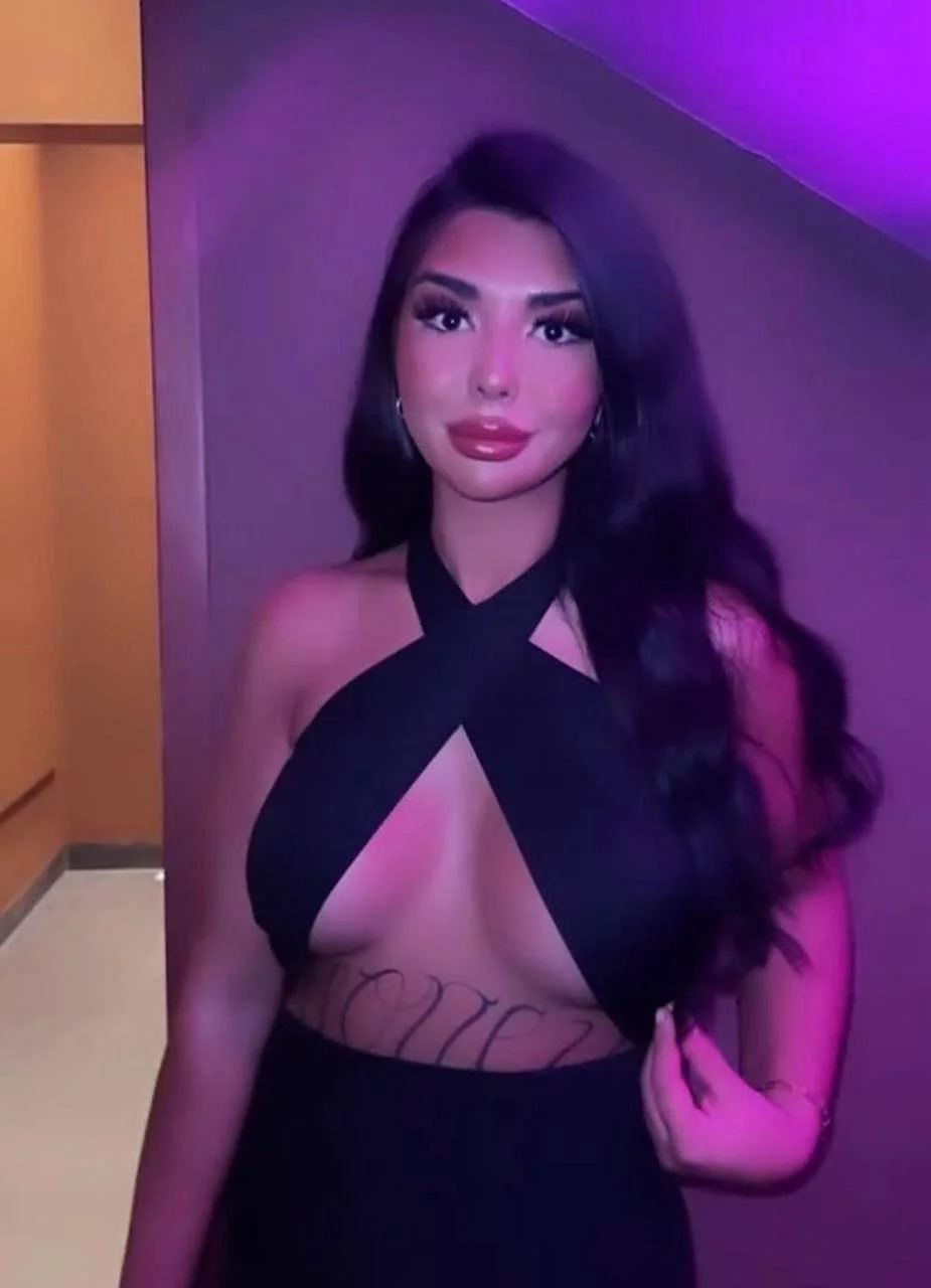 Sexy slut unawere image 13