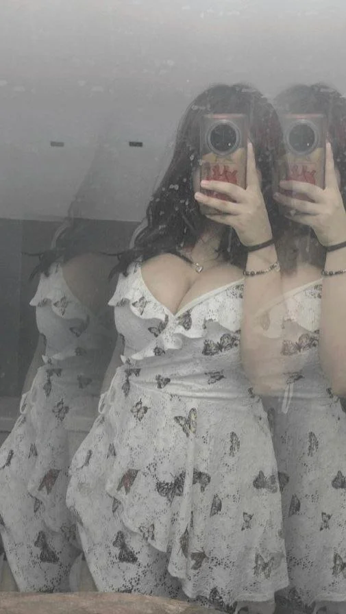 Tetas de una compañera image 2