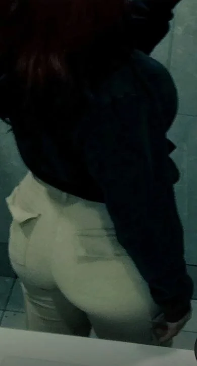 Tetas de una compañera image 4