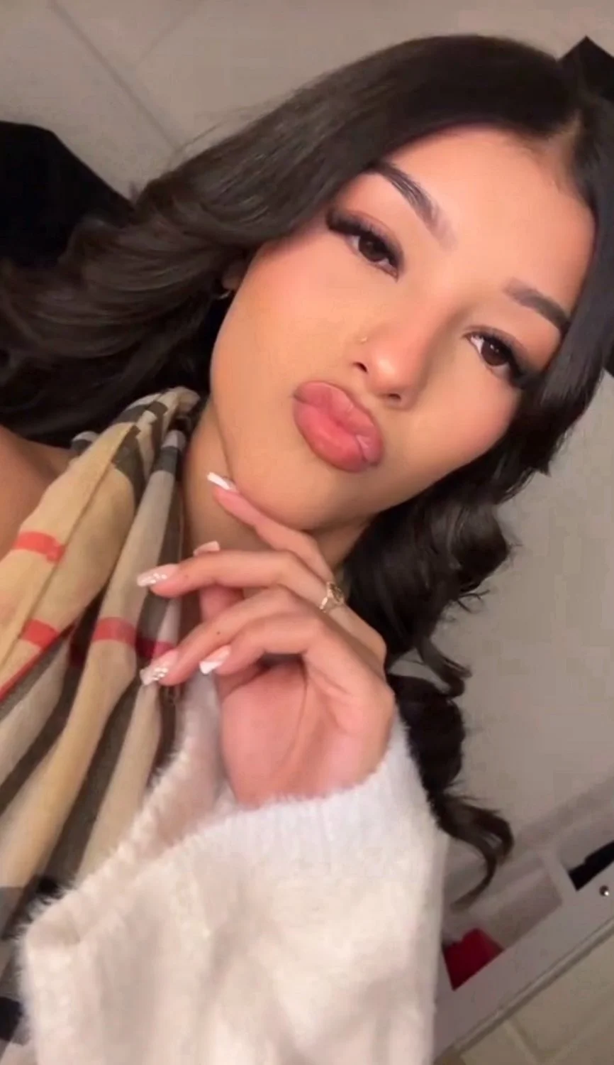 Latina teen image 5