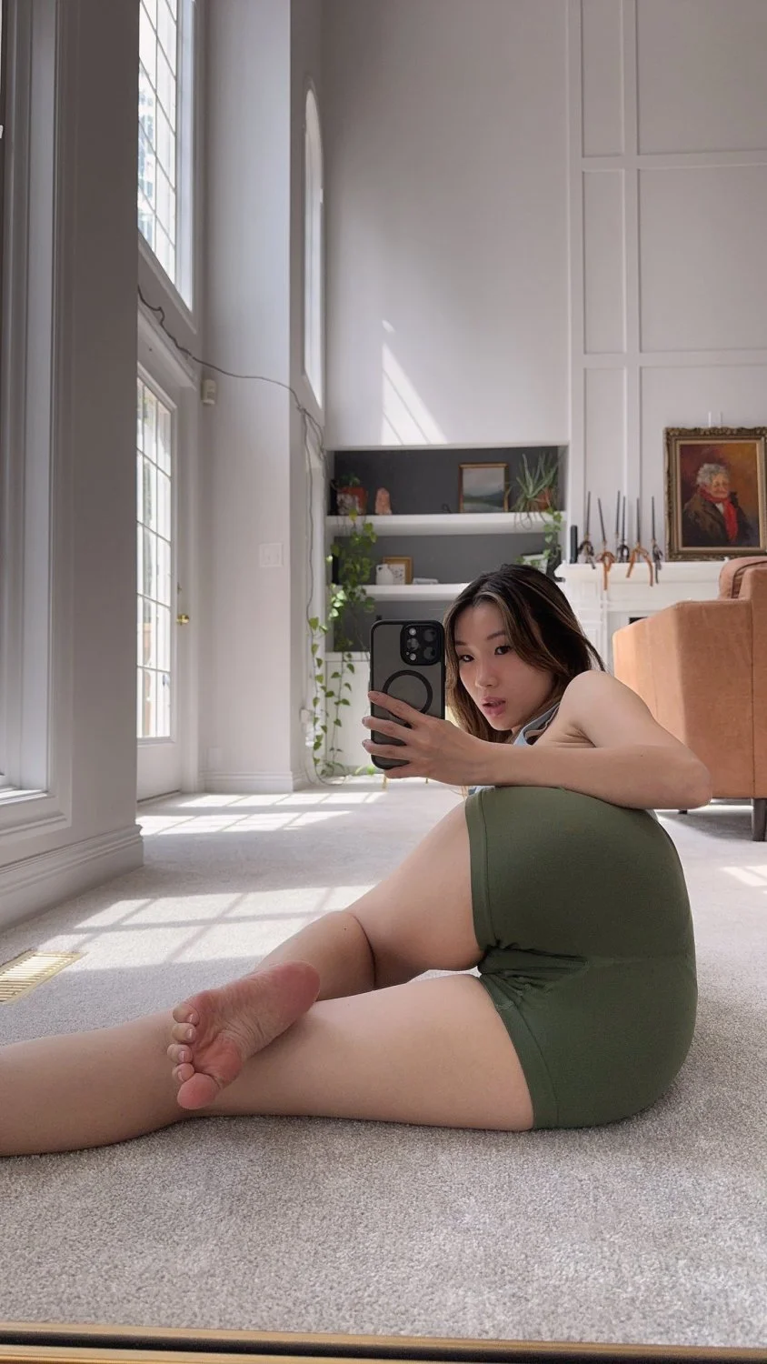 Imagine um footjob com ela... 😌🤤 image 21