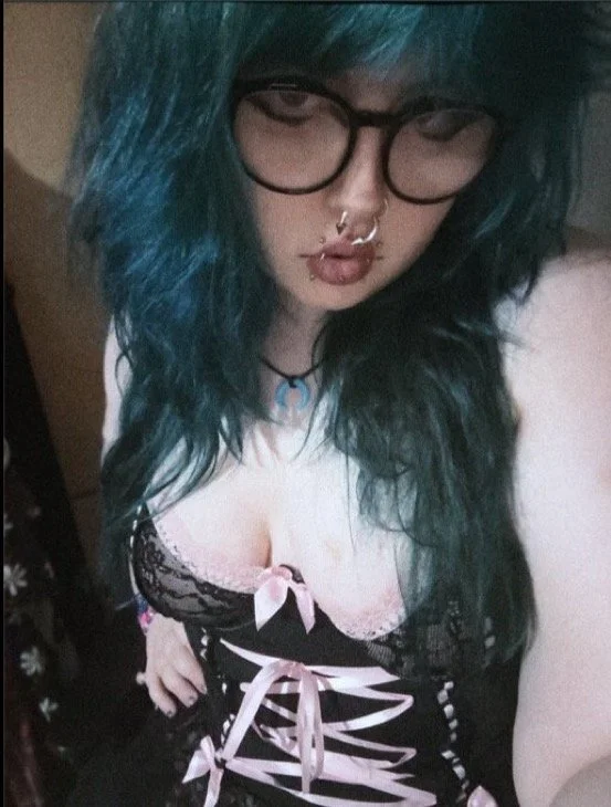 chubby emo slut image 1