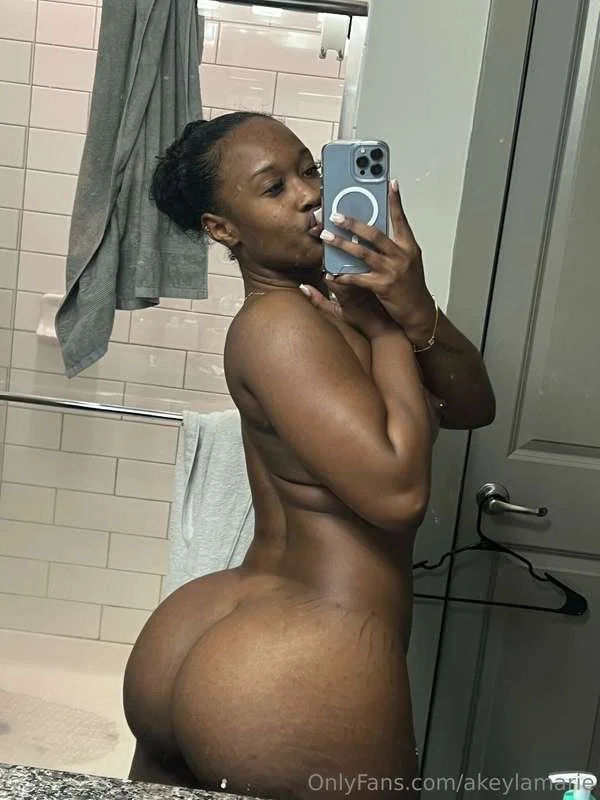 Thicc🤩 image 24
