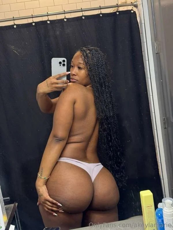 Thicc🤩 image 25