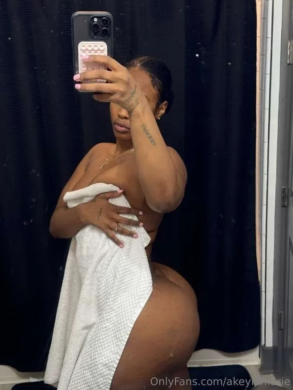 Thicc🤩 image 26