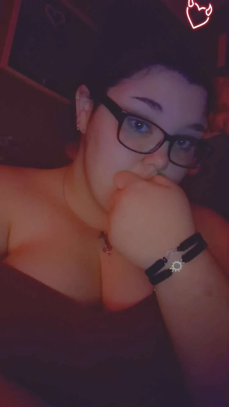Chubby Christian whore image 4