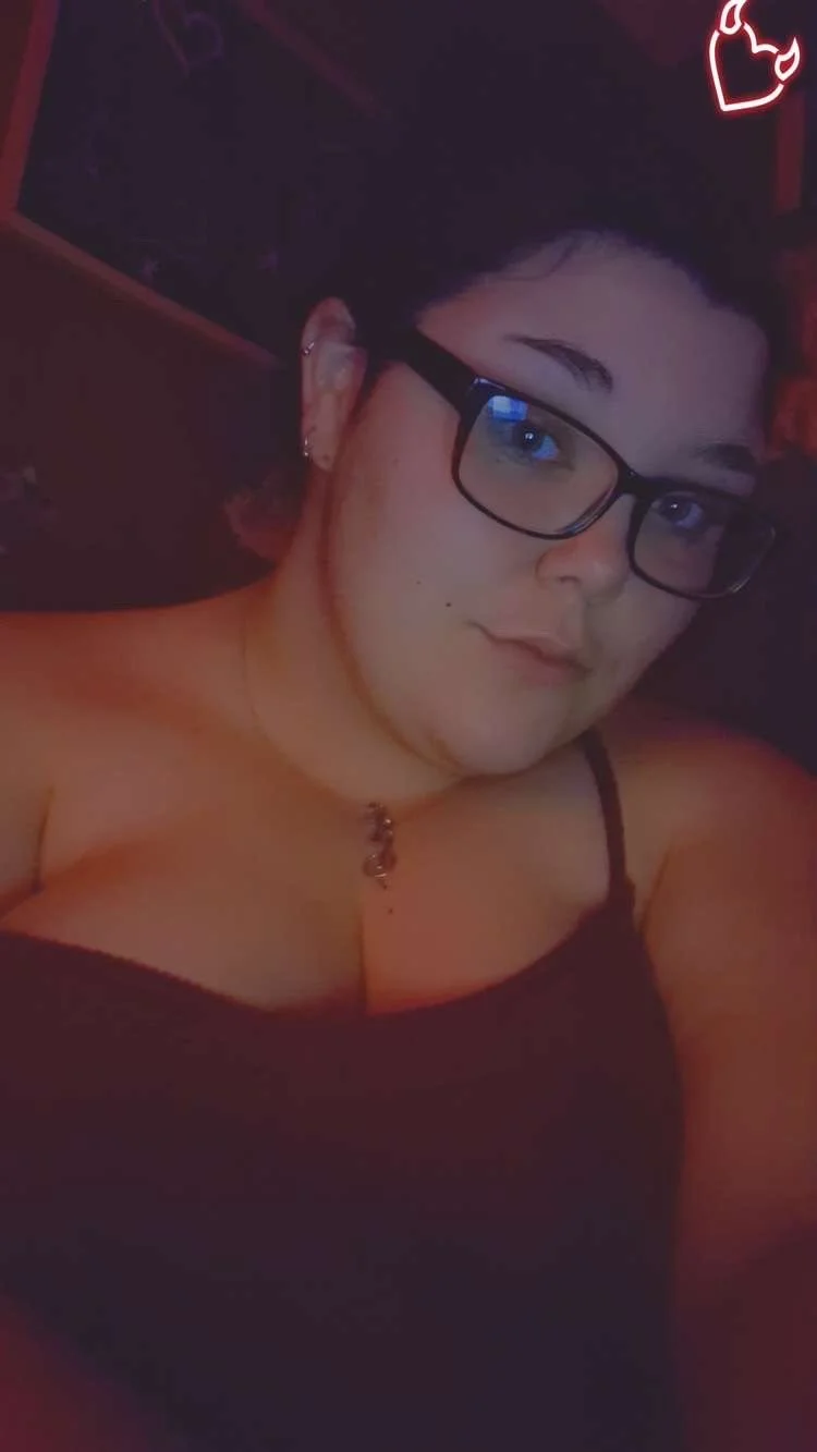 Chubby Christian whore image 5