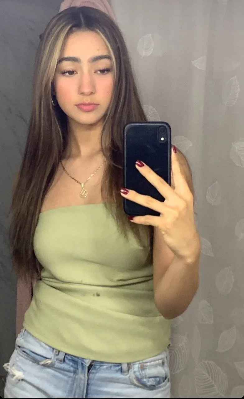 Que rica puta me la pone muy dura la perra image 6